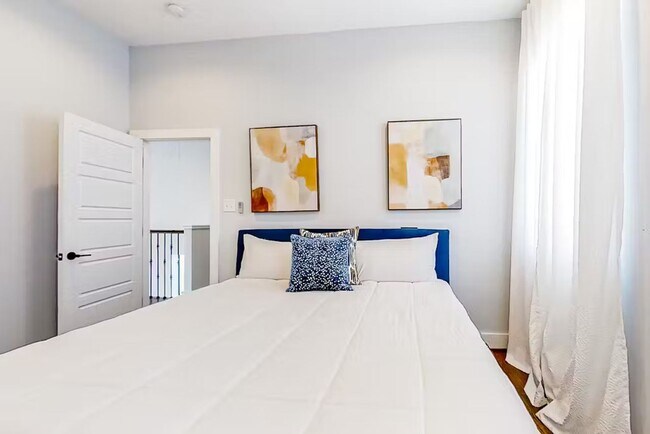 Building Photo - 1928 Oakdale St