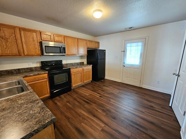 Building Photo - 2 Bed Townhome In Desirable Carolina Forest!