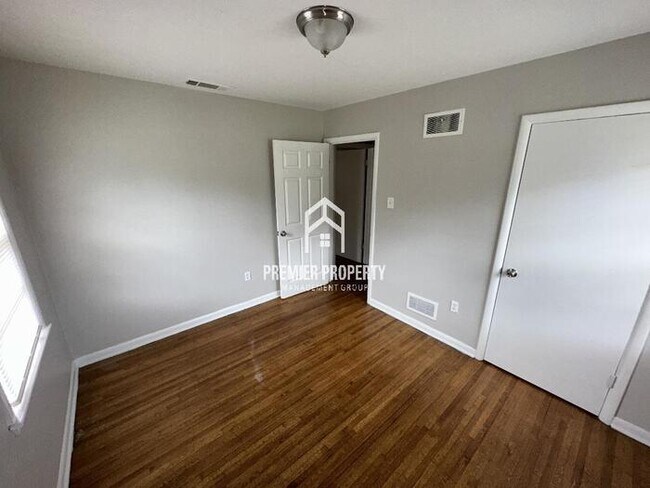 Building Photo - FIRST MONTHS RENT FREE!