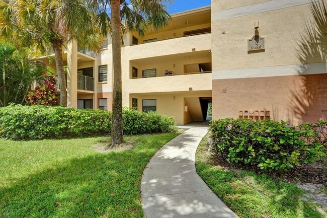 Building Photo - SPACIOUS 2 BED/2 BATH WITH BALCONY IN RESORT-STYLE COMMUNITY!