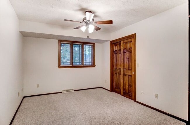 Building Photo - 4 Bedroom Home in Westerville