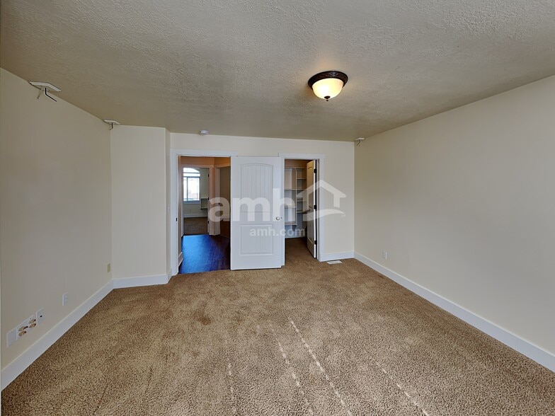 Building Photo - 4915 W 150 N