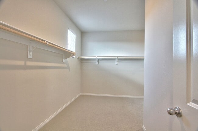 Building Photo - 5 BEDROOMS SOLAR AUDIE MURPHY RANCH