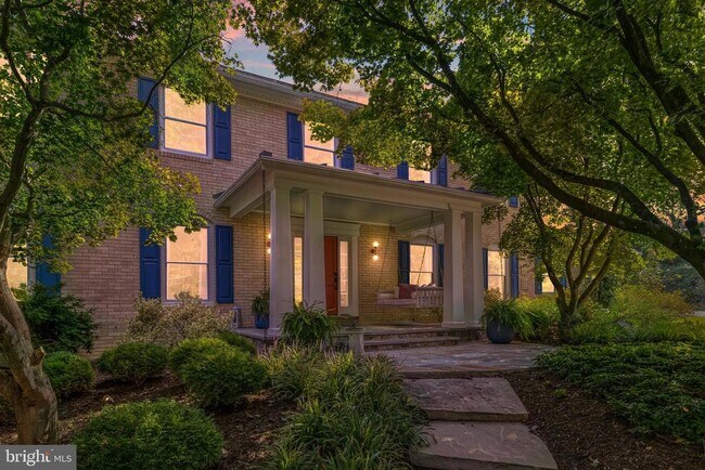 Building Photo - 1107 Savile Ln