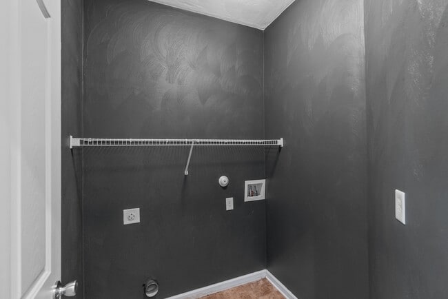 Building Photo - 2560 Golden Maple Dr