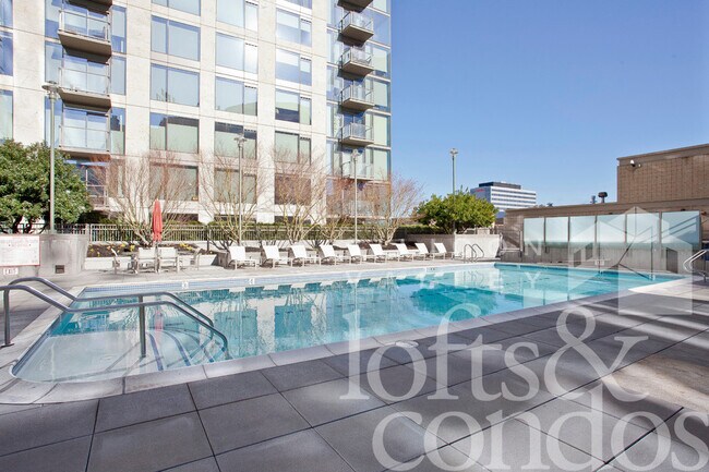 Building Photo - Beautiful 1 Bedroom condo at Axis – Exclus...