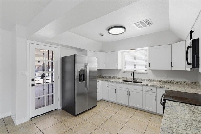 Building Photo - 6622 W Peck Dr