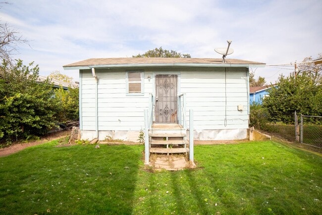 Building Photo - 611 Rochambeau St