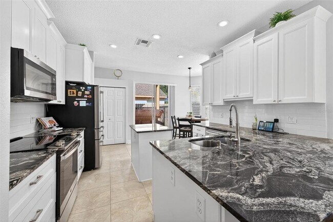 Building Photo - 1400 Holly Glen Run