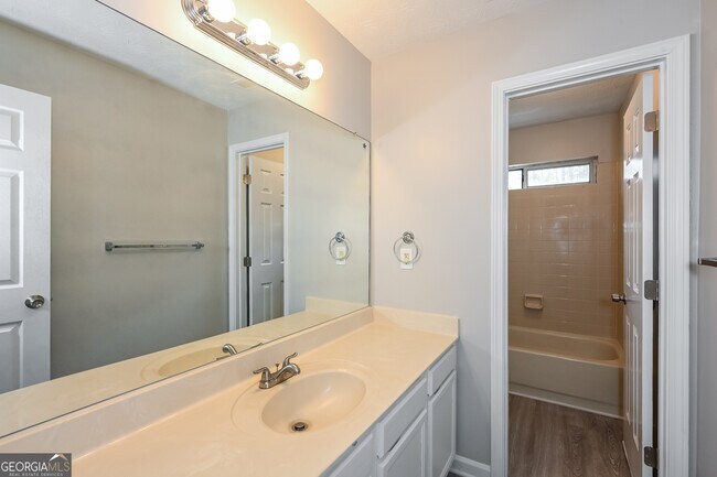 Building Photo - 4969 Wedgewood Pl