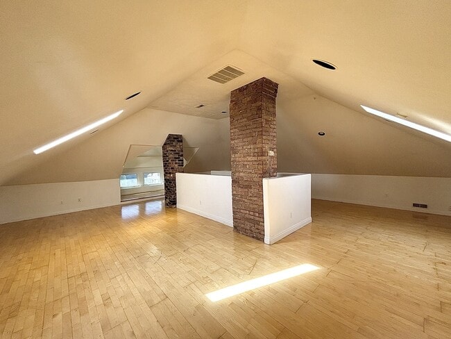 Building Photo - 517 E 500 S