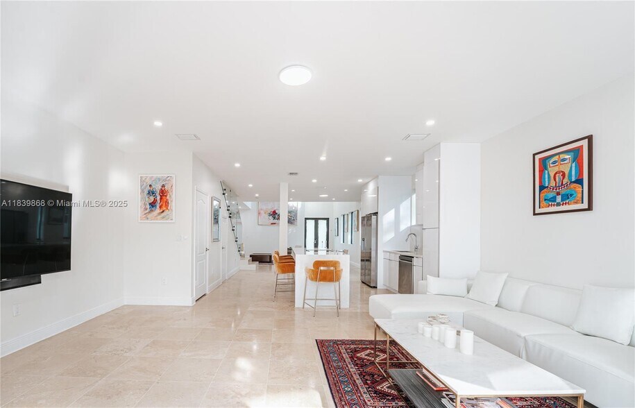 Building Photo - 2766 SW 33rd Ave