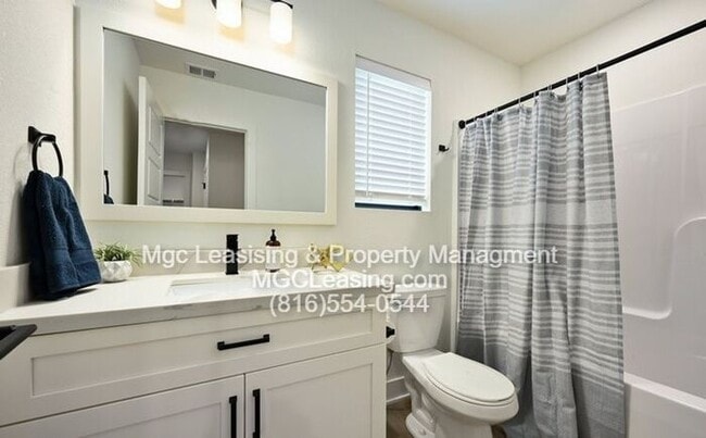 Building Photo - Spacious Duplex with Partially Finished Walkout Basement- Available in January!