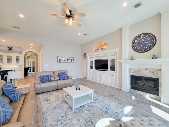 Building Photo - 13653 Lakeside Pl Dr