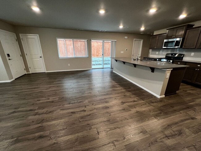 Building Photo - 4 Bed DuPont Townhome for Rent