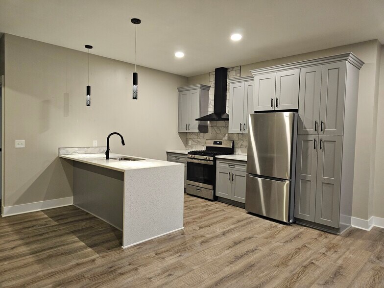 kitchen - 5827 Broadway St