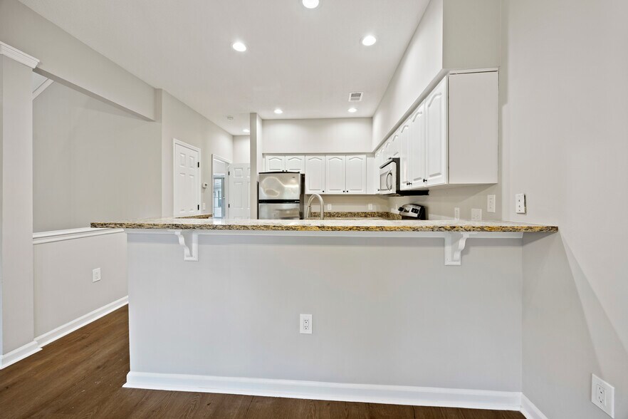 Building Photo - 40 Brittany Pl