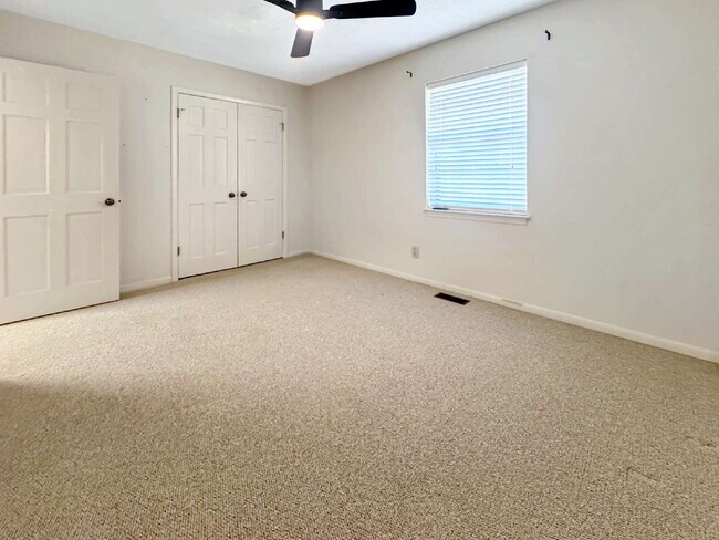 Building Photo - Updated 2BR End-Unit Condo | Pool Community | Minutes to Downtown Gainesville