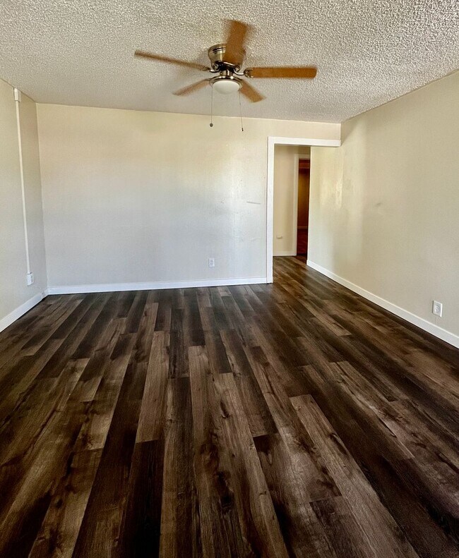 Building Photo - 2 Bedroom Single Family