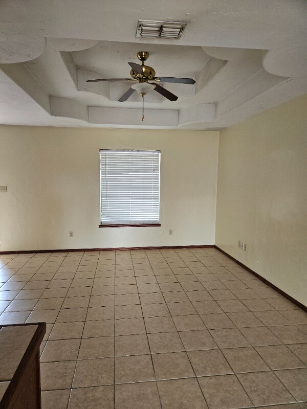 Building Photo - 2000 Circle Dr