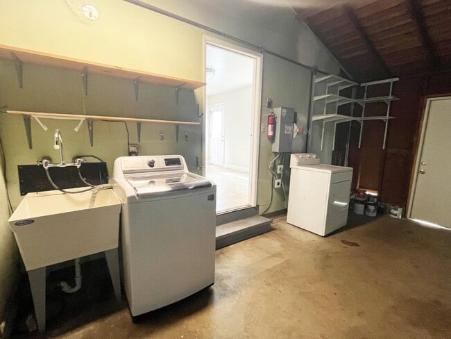 Building Photo - 519 Drucilla Dr