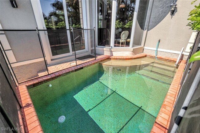 Building Photo - 993 8th St S