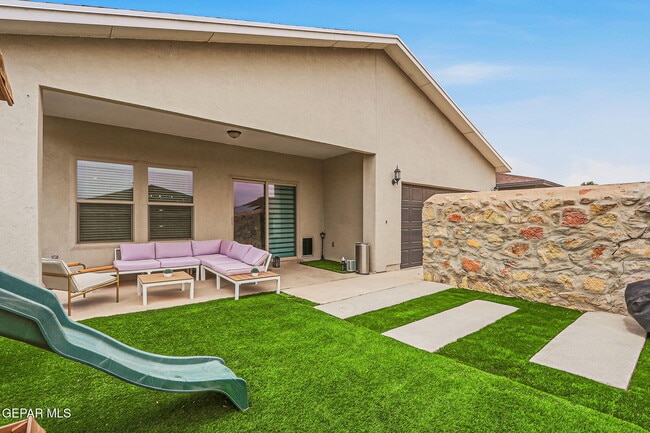 Building Photo - 6556 Ta Suil Pl