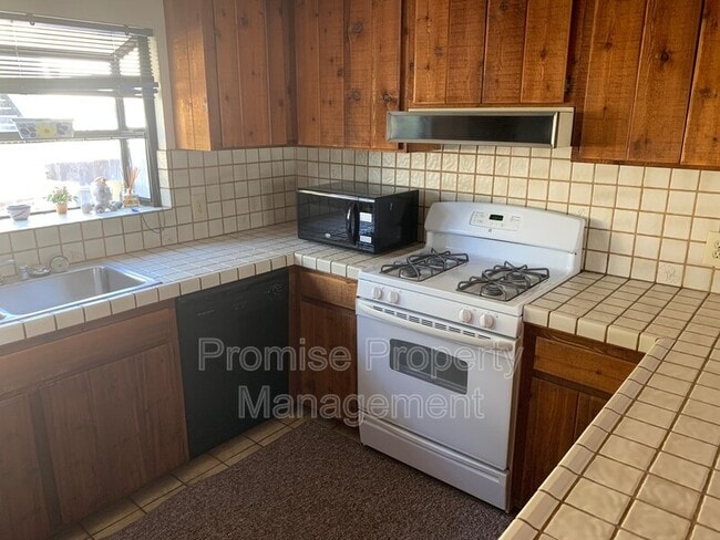 Building Photo - 934 S Myers St