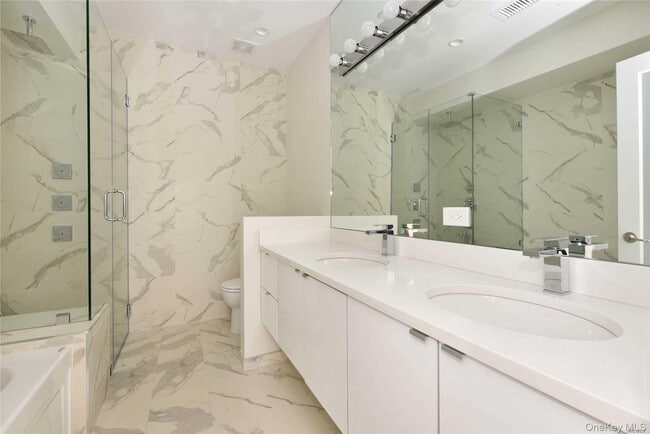 Building Photo - 1415 Old Northern Blvd