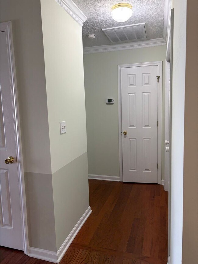 Building Photo - Prime Simpsonville Location!!