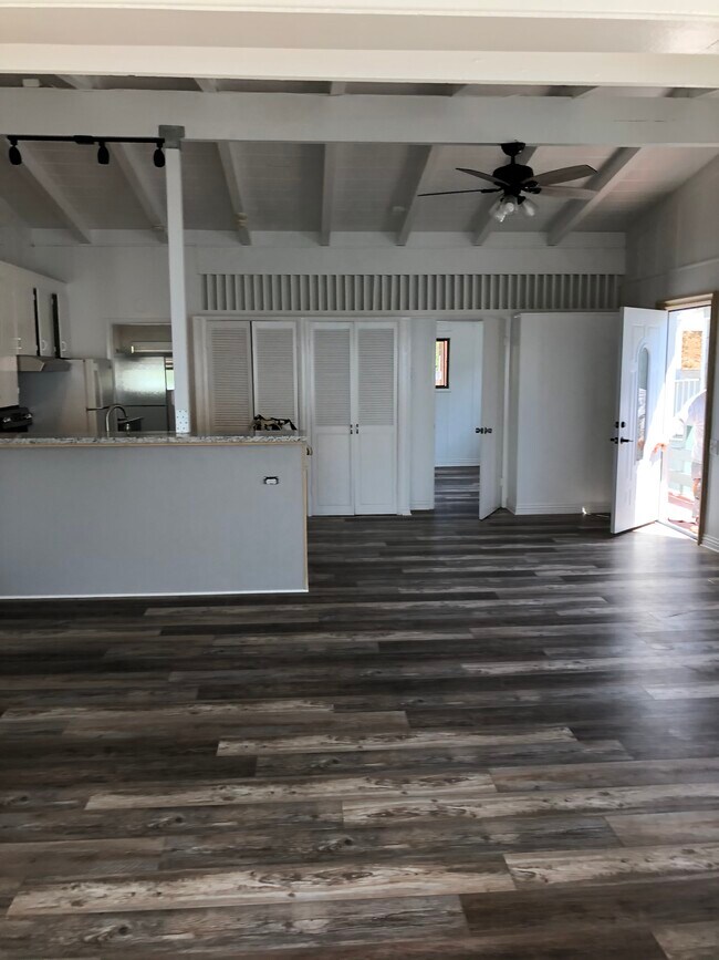 living rm, comparable unit - 25414 Malibu Rd