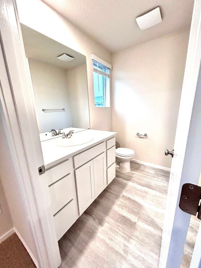 Building Photo - 10407 NE 119th Ave