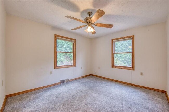 Building Photo - 4465 Mt Troy Rd Ext