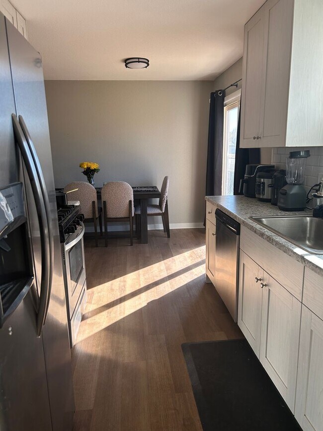 Building Photo - Single Family 3 bedroom, 1.5 bath