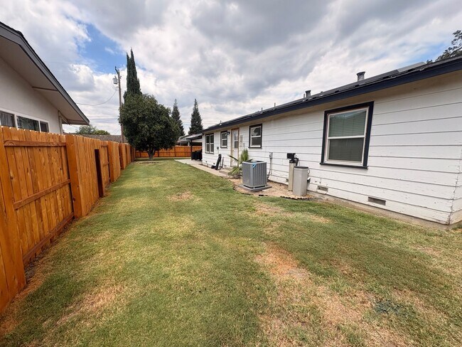 Building Photo - Renovated 3 bedroom home for rent!