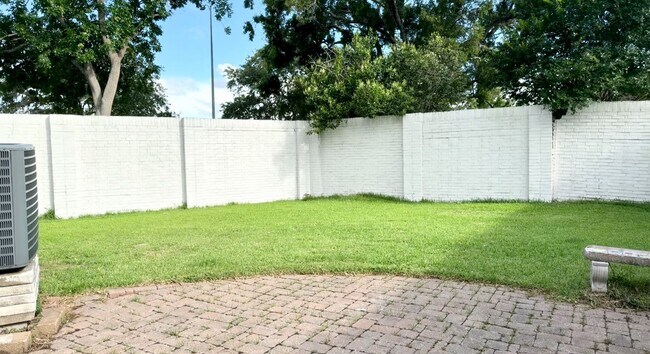 Building Photo - 3310 N Braeswood Blvd