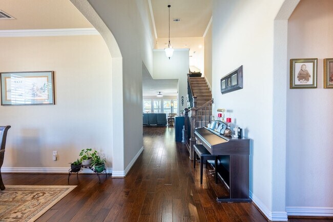 Building Photo - 810 Miramar Dr