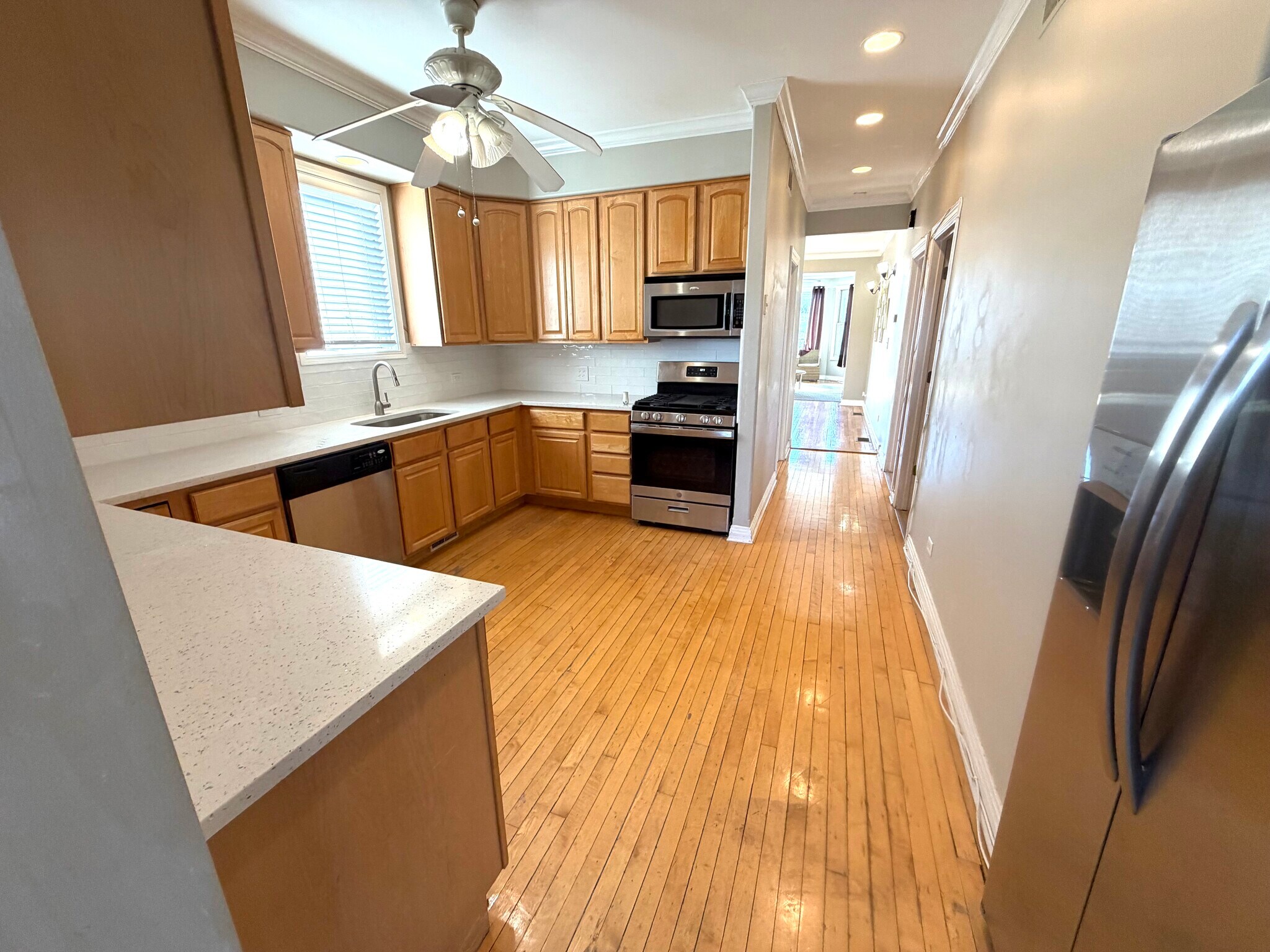 Building Photo - 5638 W Lawrence Ave