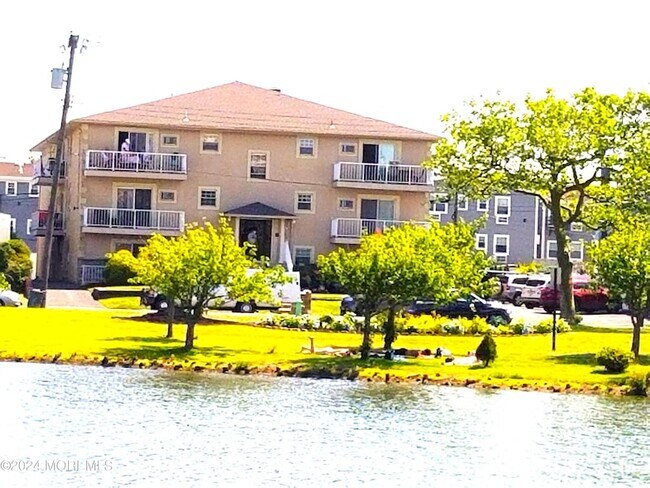 Primary Photo - 302 Fifth Avenue Unit 2
