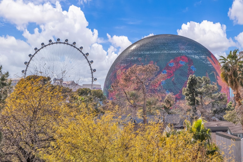 Building Photo - 725 N Royal Crest Cir