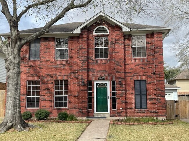Building Photo - Gorgeously designed home with 4 bedrooms and 2.5 baths. A must see!