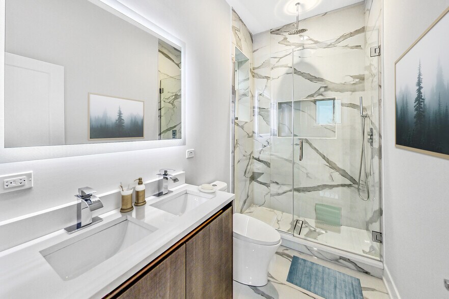 Building Photo - 1042 S Oakley Blvd