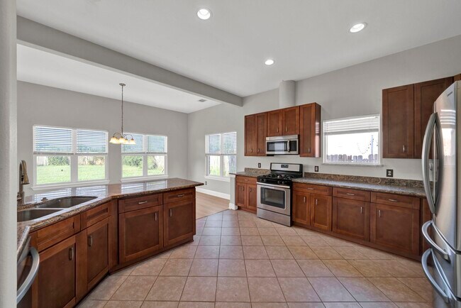 Building Photo - 5395 Kyla Cir