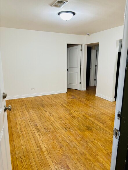 Building Photo - 5327 S 73rd Ave