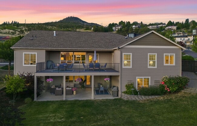 Building Photo - Stunning Luxury Home Coming Soon!