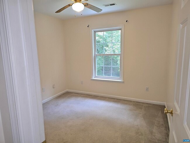 Building Photo - 259 Spring Oaks Ln