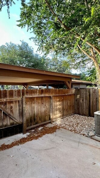 Building Photo - 13618 Dutch Myrtle