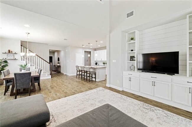 Building Photo - 165 Carlina Lp