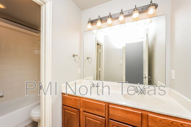 Building Photo - 2541 Indian Hills Dr