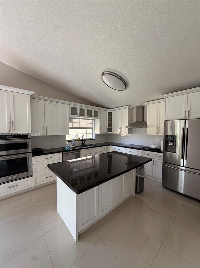 Building Photo - 9286 SW 146th Ct